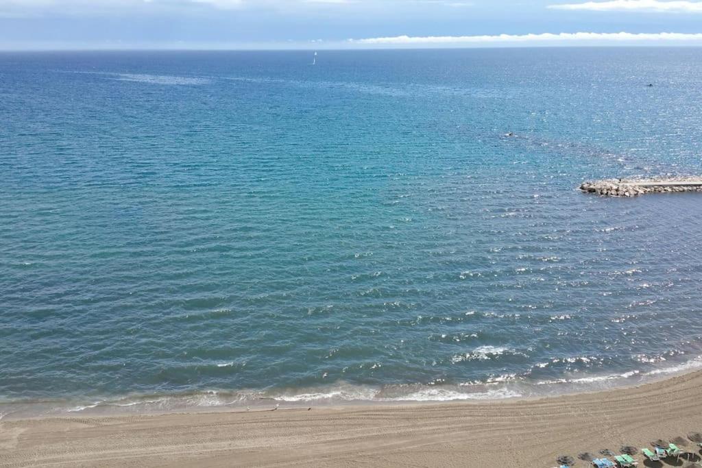 Seafront Apartment With Open-Air Heated Pool Fuengirola Eksteriør bilde
